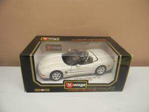 BURAGO DIAMONDS 118 SCALE DIE-CAST 1998 CORVETTE #3076 WHITE- NICE - IN BOX - SEE PICTURES