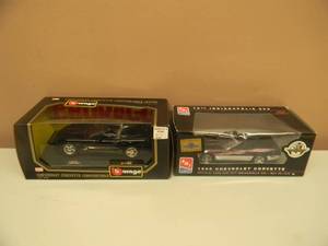 AMT 124 SCALE (PLASTIC 1995 CORVETTE INDI PACE CAR) & BURAGO 124 SCALE (DIE-CAST 1998 CORVETTE) - NICE - SEE PICTURES