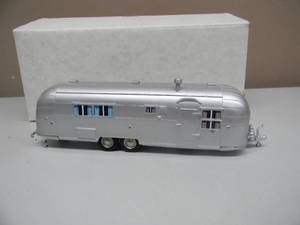 DESIGN STUDIO DS-101 143 SCALE 1956 AIRSTREAM TRAILER - NEW IN BOX - AWESOME PIECE - RARE GREAT COLLECTIBLE - SEE PICTURES