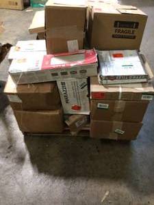 Mix pallet of ceramic flooring  see all pictures costumer returns (various model, conditions, and colors)