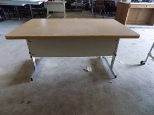 Adjustable table