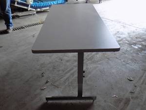 Media Adjustable Table
