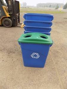 5 Rubbermaid Recycle Garbage Receptacle