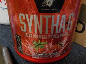 lot 200 image: Syntha-6 Strawberry Milkshake Prote...