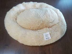 lot 187 image: Pet Bed 29 x33...