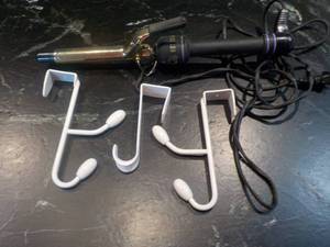 lot 266 image: Hot Tools Curling Iron- 3 over the ...