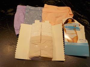lot 288 image: 6 Hanes tagless Hipsters...