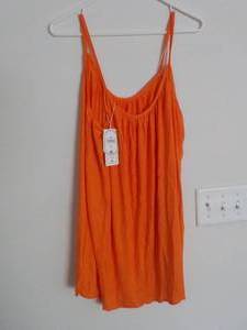 lot 304 image: Womens Clothing size 3XL...