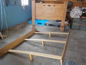 lot 324 image: Wood QueenFull Headboard and Platf...