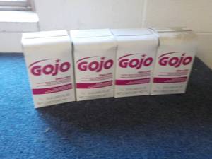 lot 333 image: 4 -33.8 oz Refills GOJO...