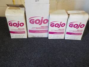 lot 334 image: 4 -33.8 oz Refills GOJO...