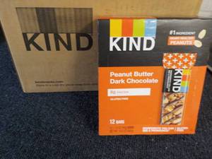 lot 367 image: Box of 12 Kind Peanut Butter Bar Ch...