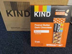 lot 368 image: Box of 12 Kind Peanut Butter Bar Ch...