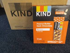 lot 369 image: Box of 12 Kind Peanut Butter Bar Ch...