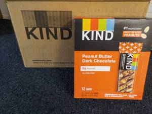 lot 370 image: Box of 12 Kind Peanut Butter Bar Ch...