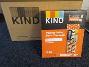lot 371 image: Box of 12 Kind Peanut Butter Bar Ch...