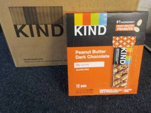 lot 372 image: Box of 12 Kind Peanut Butter Bar Ch...