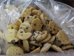 lot 408 image: 15 lb. Box Small Chocolate Chip Coo...