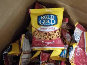 lot 427 image: 4 Cases Frito-O-Lay Heartzels 40 b...