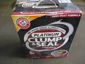 lot 15 image: Arm and Hammer Platinum Clump and S...