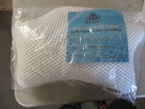 lot 50 image: Idle Hippo Home Spa Bath Pillow...