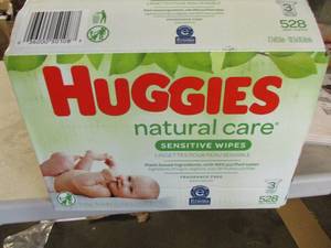 lot 61 image: Huggies Natural Care Sensitive Wipe...
