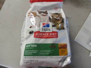 lot 104 image: Hills Science Diet Kitten Food...