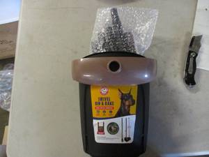 lot 105 image: Arm and Hammer Swivel Bin and Rake...