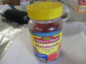lot 122 image: Nature made 120 Melatonin Gummies ...