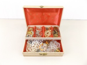 lot 61 image: Large Lot of Costume Jewelry in Jewelry Boxes