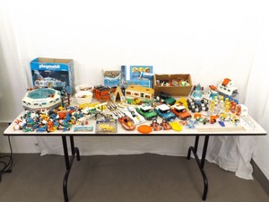 lot 41 image: MASSIVE Lot of Vintage 1970s and 80s Playmobil Toys