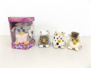 lot 43 image: Vintage Furby Model 70-800 etc. Toys