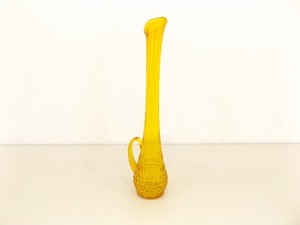 lot 89 image: Vintage 14.5 Yellow Glass Stretch Vase