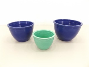 lot 92 image: EXTREMELY RARE 1930s Green Fiesta Ware #1, Cobalt #3-#4 Mixing Bowls
