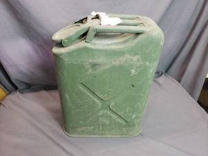 lot 13 image: US Jerry Can