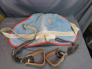 lot 16 image: Saddle Blanket with Stirrups