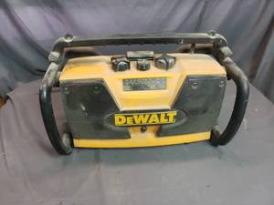 lot 26 image: DeWalt Radio