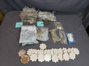 lot 31 image: Drawer  Cupboard Handles, Used Tile