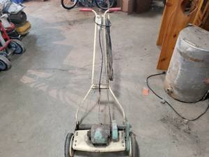lot 58 image: Vintage Reo Motors Electric Reel Lawnmower