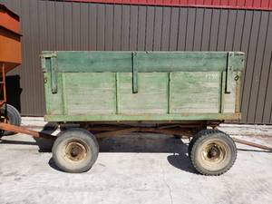 lot 4 image: Wooden Grain Cart