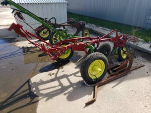 lot 6 image: 2 Bottom Case Plow