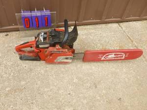 lot 11 image: Jonsrud Model 49 16 chainsaw. Has intermittent spark. As shown.