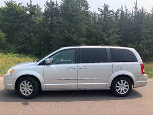 2008 Chrysler Town and Country Touring Edition - FULLY LOADED