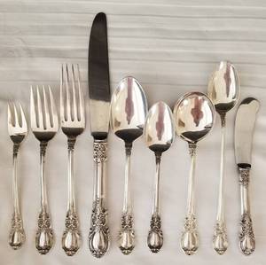 Lunt Sterling Silver Flatware Service for 12 in American Victorian    9 piece place setting