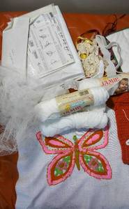 lot 5 image: Craft Items and Crochet Tool Set