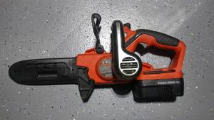 lot 28 image: Black & Decker 18V Electric Chainsaw
