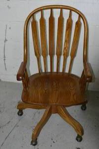 lot 24 image: Set of 4 wooden rolling dinner chairs