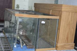 lot 25 image: 2 aquariums 1 looks complete