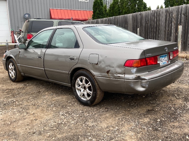 lot 7 image: 2001 Toyota Camry LE