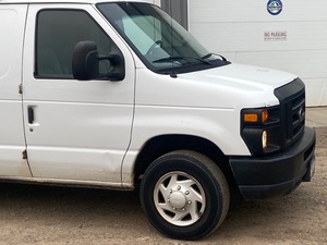 lot 6 image: 2009 Ford E-150 Contractors Van